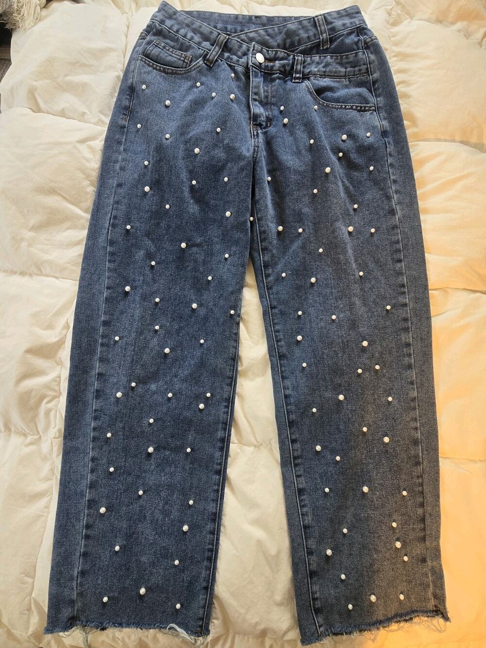 FOREVER 21 Medium Wash Cross Over Waist wide leg crop Denim Jeans 5 Pocket pearl